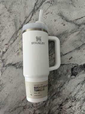 Stanley White Quencher Tumbler with Handle